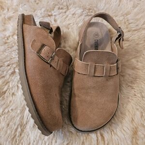 Cushionaire Tan Suede Buckle Sandal Clogs Wide Barefoot Shoe